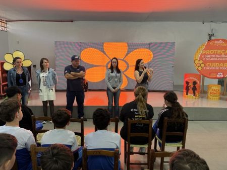 Ações lúdicas do Maio Laranja abordam o tema Abuso Sexual com linguagens diferentes